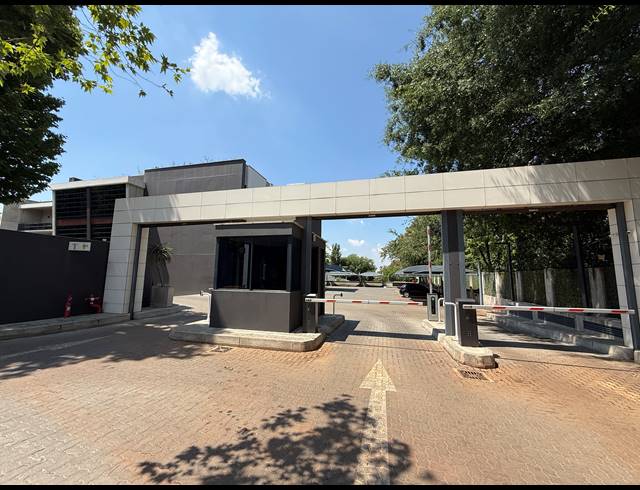 132M² OFFICE TO LET IN MELROSE ESTATE